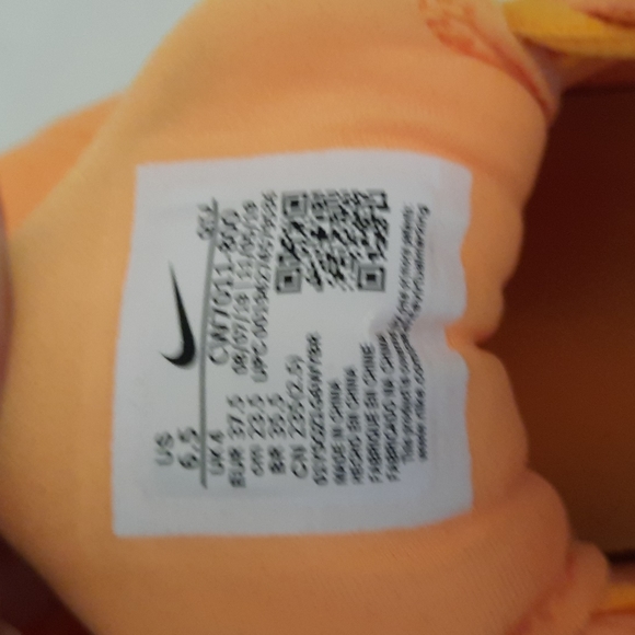 Nike Women's Air Vapormax Plus - Picture 8 of 8